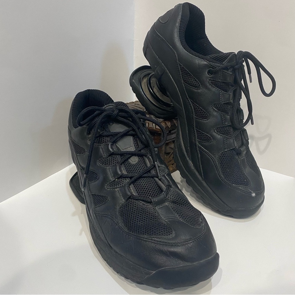 Z-Coil Freedom Classic Women Size 12 W Black Pain Relief Shoe Slip Resistant